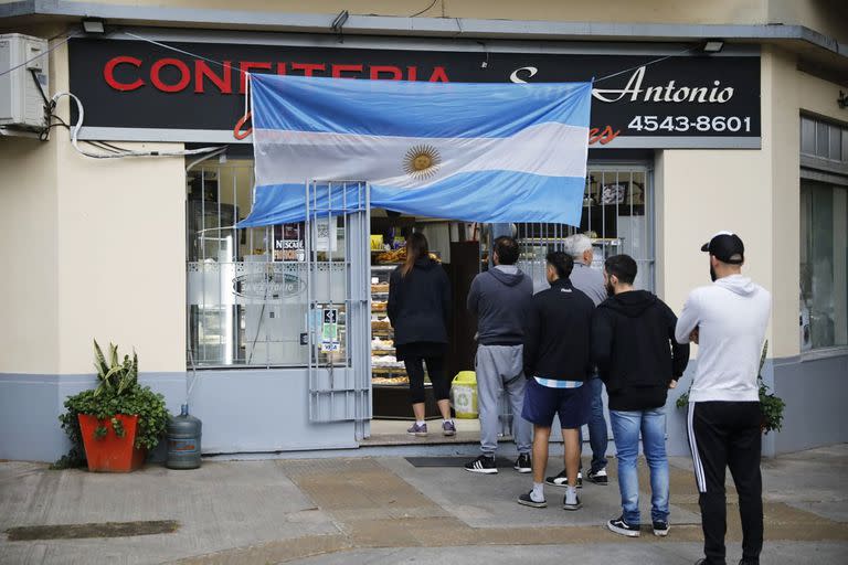 Muchas panaderías abrieron a las 6 y cerraron a las 7 por el partido