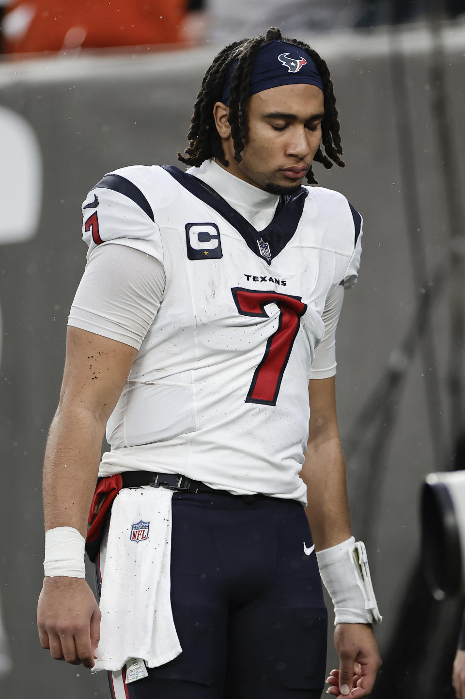 Houston Texans quarterback C.J. Stroud (7) walks off the field during the fourth quarter of an NFL football game aNew York Jets, Sunday, Dec. 10, 2023, in East Rutherford, N.J. (AP Photo/Adam Hunger)