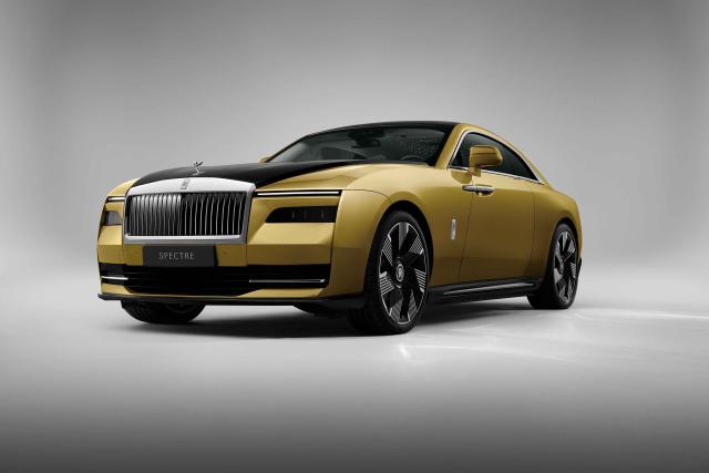 2021 Rolls-Royce Ghost Stretches Its Wheelbase, Becomes The Ghost