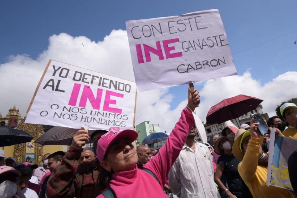 En Xalapa, Veracruz, miles de ciudadanos se movilizaron para protestar en contra de la reforma electoral impulsada por el presidente de la República. (Foto: Yerania Rolón Rolón/Cuartoscuro)