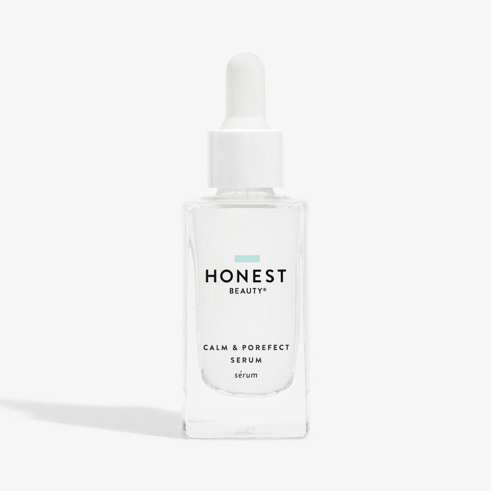 <p>Este producto, que no tiene fragancia, mejora la textura de la piel sin resecarla o irritarla. Calm & Porefect Serum, de Honest Beauty. </p>