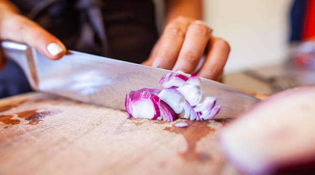 Shallots vs Onions: Differences, Similarities & When To Use Each!