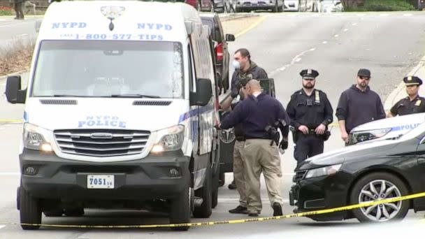 PHOTO: Police at the scene where a duffel bag with the body of Orsolya Gaal was found in Kew Gardens, Queens in New York, April 16, 2022.  (WABC)