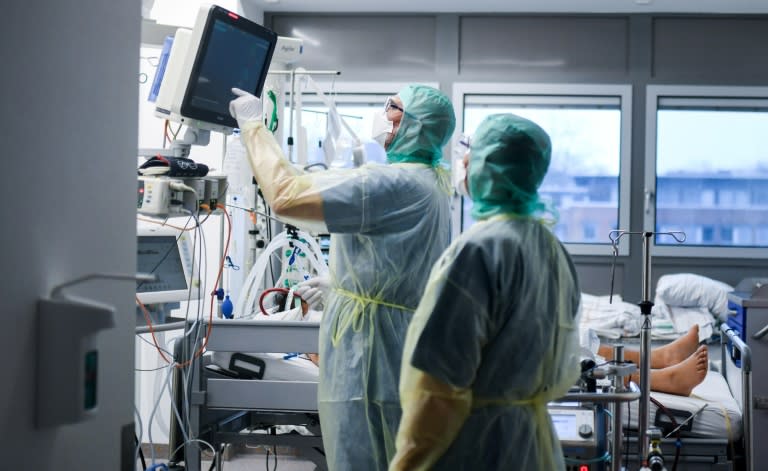 Der Ärzteverband Marburger Bund dringt auf die Umsetzung von Reformen bei Krankenhäusern und Rettungsdienst. Die Bundesregierung müsse die geplante Krankenhausreform nun zügig ins Gesetzgebungsverfahren bringen, hieß es. (Ina FASSBENDER)