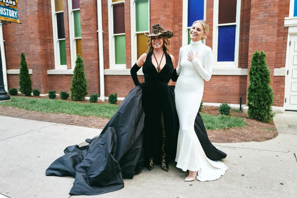 NASHVILLE, TENNESSEE - AUGUST 24: Honoree, Shania Twain and Kelsea Ballerini attend the 15th Annual Academy of Country Music Honors at Ryman Auditorium on August 24, 2022 in Nashville, Tennessee. (Photo by John Shearer/Getty Images for ACM)