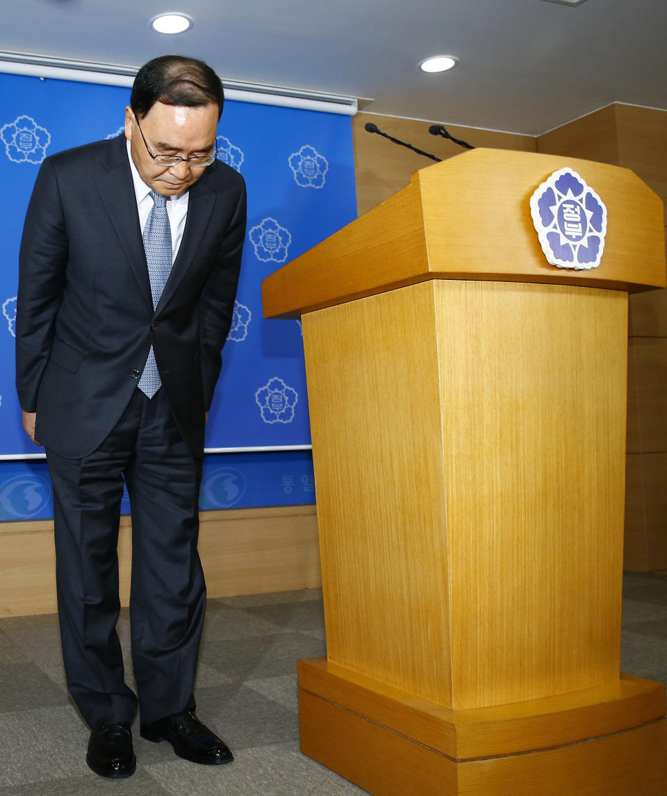 South Korean Prime Minister Chung Hong-won bows to the nation after offering his resignation at the Central Government Complex in Seoul, South Korea, Sunday, April 27, 2014. Chung offered to resign Sunday over the government's handling of a deadly ferry sinking, blaming "deep-rooted evils" and societal irregularities for a tragedy that has left more than 300 people dead or missing and led to widespread shame, fury and finger-pointing. (AP Photo/Yonhap) KOREA OUT