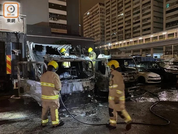 &#x00706b;&#x008b66;&#x00767c;&#x00751f;&#x005728;&#x008475;&#x00559c;&#x008857;&#x004e00;&#x009732;&#x005929;&#x00505c;&#x008eca;&#x005834;&#x003002;(&#x00674e;&#x00570b;&#x005065;&#x00651d;)
