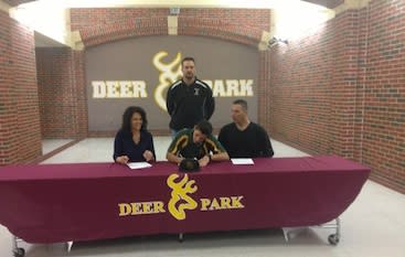 Josh Pettitte signs for Baylor with his parents by his side — Twitter