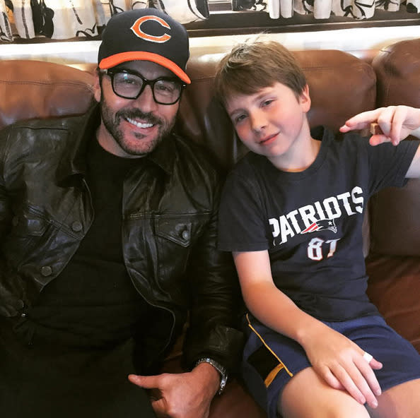 Jeremy Piven: “Hanging with my cousin Sam, thankful for all you guys… Go Bears! #thanksgiving” -@jeremypiven