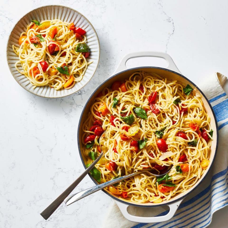 <p>Combine noodles, fresh tomatoes and water, then simmer for perfectly cooked pasta and a luxurious sauce all in one pot.</p><p>Get the <strong><a href="https://www.goodhousekeeping.com/food-recipes/a38750361/one-pot-spaghetti-recipe/" rel="nofollow noopener" target="_blank" data-ylk="slk:One-Pot Spaghetti recipe" class="link ">One-Pot Spaghetti recipe</a></strong>.</p><p><strong>RELATED:</strong> <a href="https://www.goodhousekeeping.com/food-recipes/easy/g2341/pasta-recipes-with-5-ingredients/" rel="nofollow noopener" target="_blank" data-ylk="slk:Easy Pasta Recipes for the Perfect Weeknight Dinner" class="link ">Easy Pasta Recipes for the Perfect Weeknight Dinner</a></p>