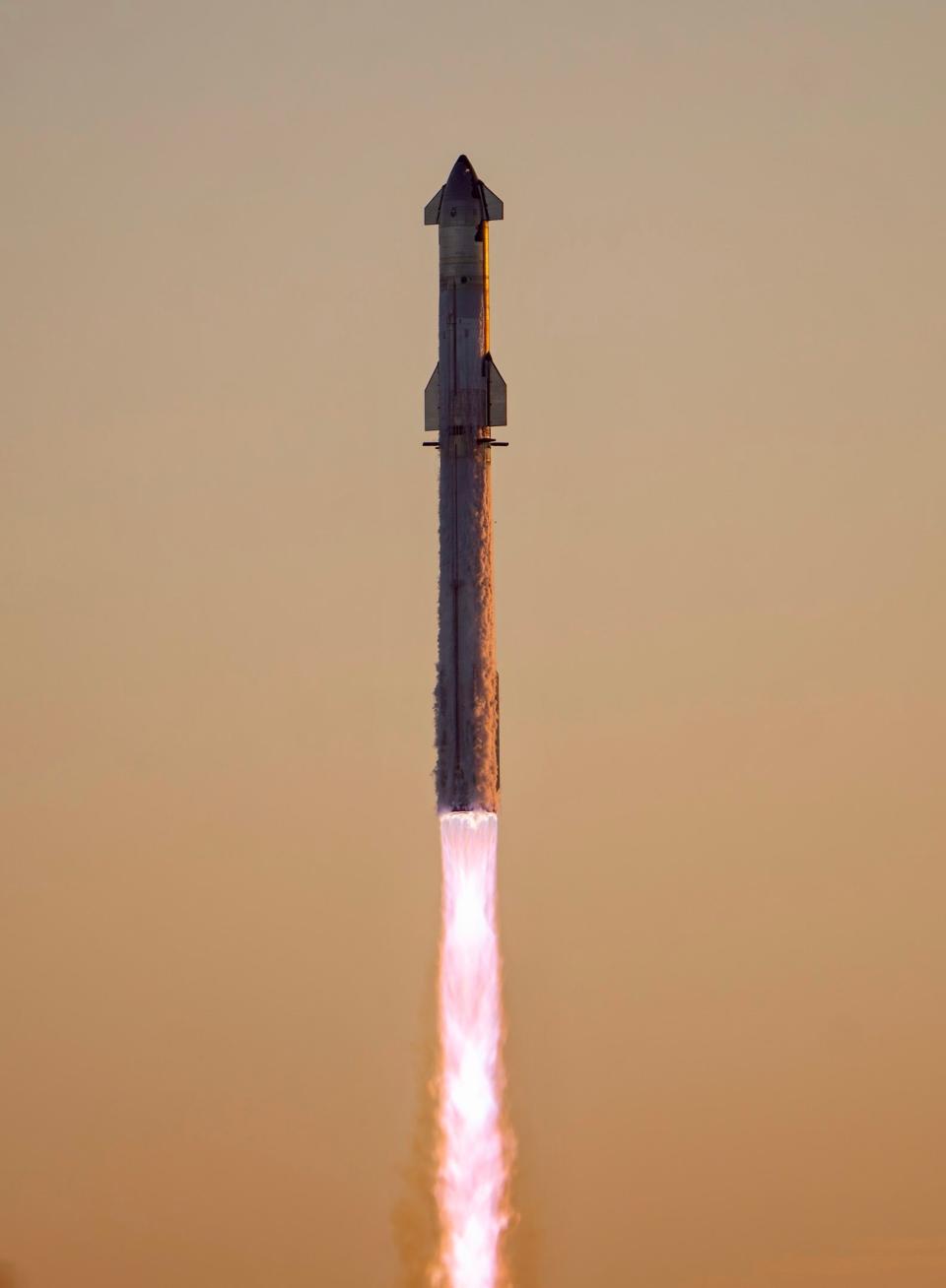 Multiple, individual mach diamonds seen during Starship's launch. <em>SpaceX via X/Twitter</em>