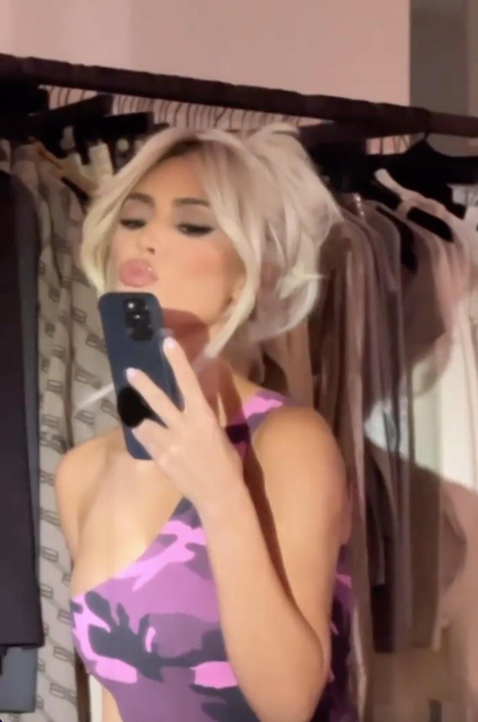 Kim Kardashianm Pink Camo, Instagram