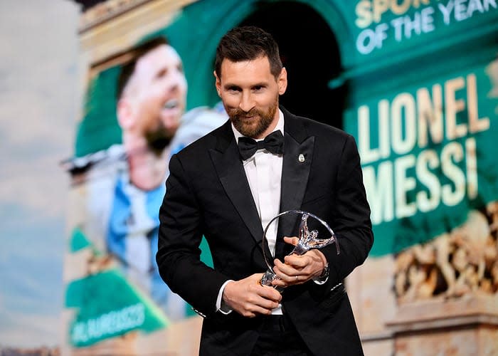 Messi con el premio The Best 