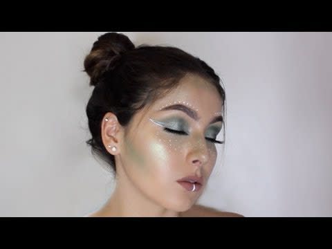 5) This Soft Alien Makeup Look for Halloween