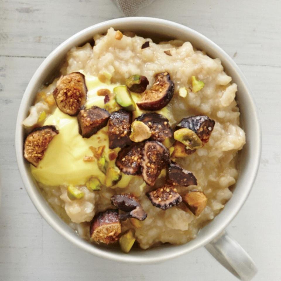 Pistachio, Fig, and Saffron Yogurt Oatmeal