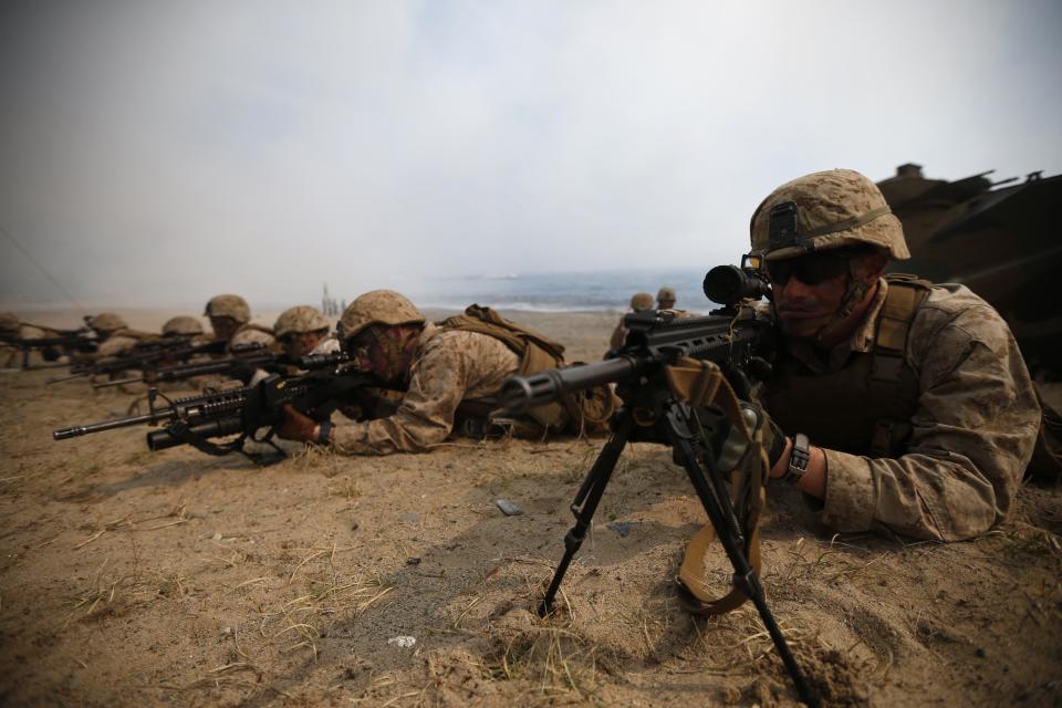 U.S. marines participate in a U.S.-South Korea joint landing operation drill in Pohang March 31, 2014. (REUTERS/Kim Hong-Ji)