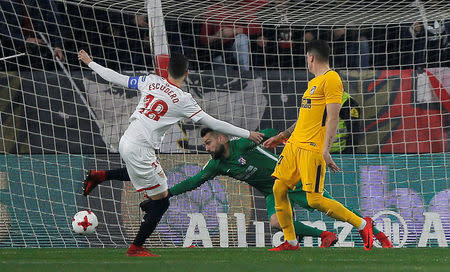 Soccer Football - Spanish King's Cup - Quarter Final Second Leg - Sevilla vs Atletico Madrid - Ramon Sanchez Pizjuan, Seville, Spain - January 23, 2018 Sevilla’s Sergio Escudero scores their first goal REUTERS/Jon Nazca