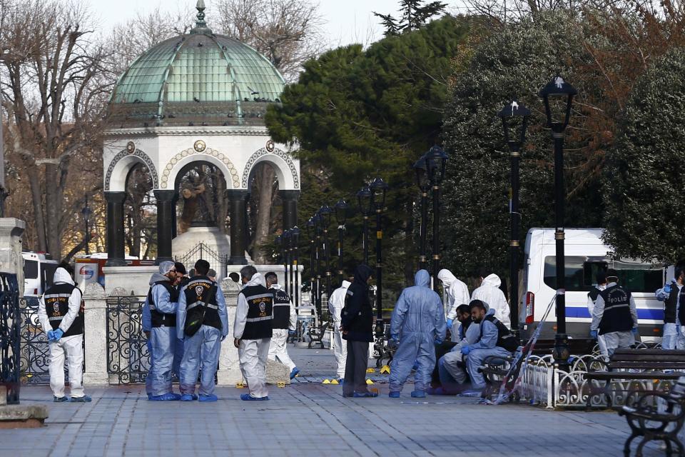 Deadly suicide bomb blast in Istanbul, Turkey