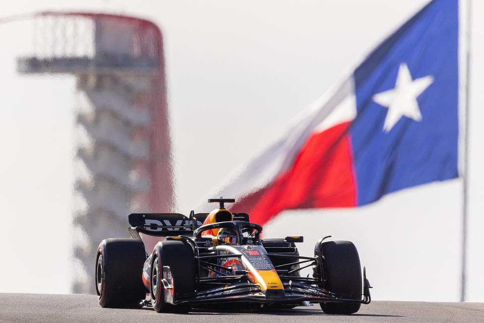 El campeón del mundo Max Verstappen de Red Bull Racing durante su tanda de clasificación en el Gran Premio de Estados Unidos de Fórmula 1 en el Circuito de las Américas. (Erich Schlegel-USA TODAY Sports)