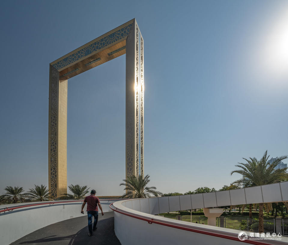 杜拜畫框（Dubai Frame）位於杜拜舊城區及新發展區間，我們從這裡出發，想看見繁華大城外，少為人注意的減碳與生態故事。攝影：許震唐