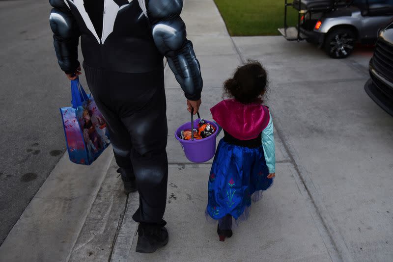 The Wider Image: Caring alone for two small girls, Texas father grapples with loss