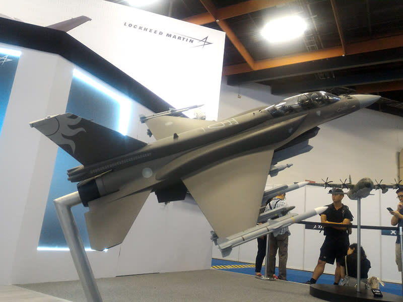 披上國徽的F-16V模型也是展覽焦點之一。