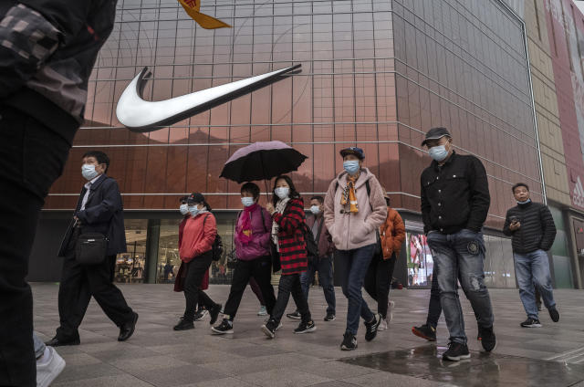 hoofdkussen ik luister naar muziek Nu Nike and other Western brands are likely to remain under a microscope in  China: Cowen