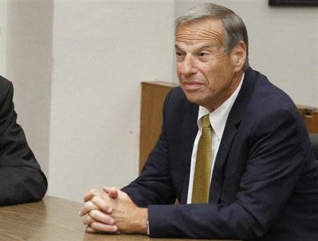 Former San Diego mayor Bob Filner (R), appears in Superior Court in San Diego, California October 15, 2013. REUTERS/John Gibbins/Pool