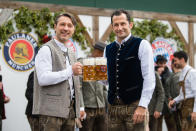 Bereits im letzten Jahr mussten die Bayern vor dem Wiesn-Besuch eine Niederlage einstecken. Das 1:2 gegen die TSG Hoffenheim sah man Niko Kovac und Hasan Salihamidzic allerdings nicht an. (Bild: dpa)