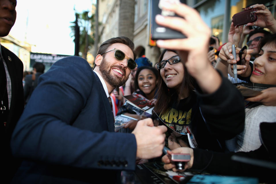 Chris Evans disfruta del beneplácito del público desde que conquistara al mundo como el Capitán América en la saga de Marvel. (Foto de by Christopher Polk/Getty Images for Disney)