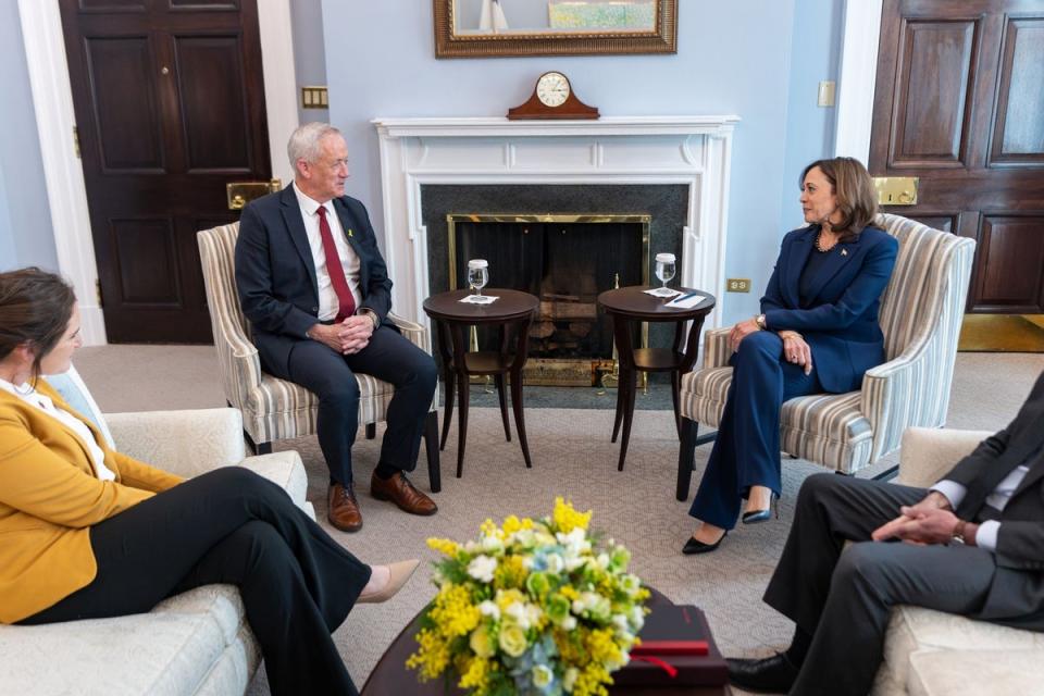 Benny Gantz (top left) is a centrist political rival of Mr Netanyahu (Twitter/VP)