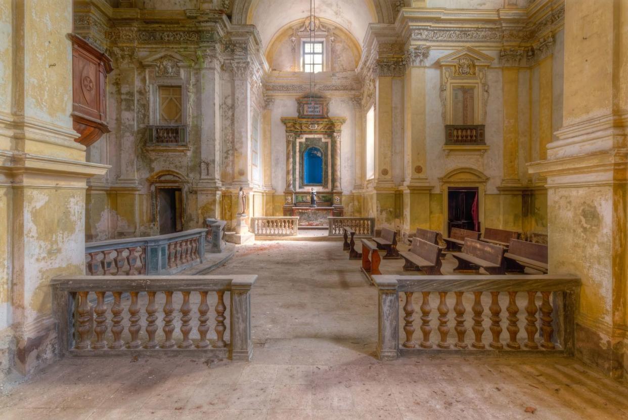 abandoned churches italy