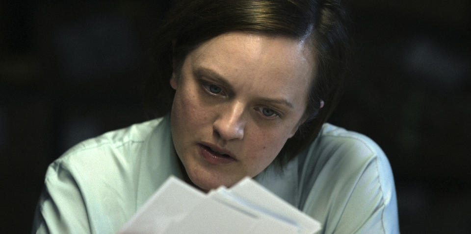 Elisabeth Moss en una escena de "Shining Girls" que se estrenará en Apple TV+ el 29 de abril en una imagen proporcionada por Apple TV+. (Apple TV+ via AP)