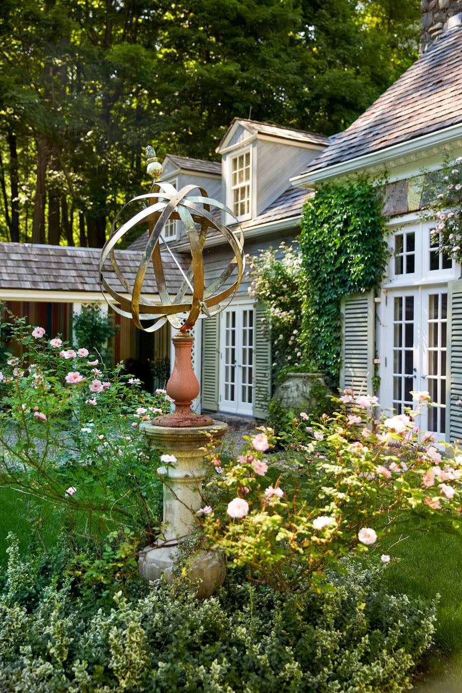 a garden with a house in the background