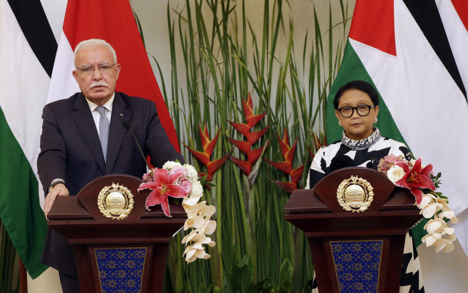 Palestinian Foreign Minister Riyad al-Maliki, left, talks to journalists during a joint press conference with Indonesian Foreign Minister Retno Marsudi in Jakarta, Indonesia, Tuesday, Oct. 16, 2018.(AP Photo/Achmad Ibrahim)