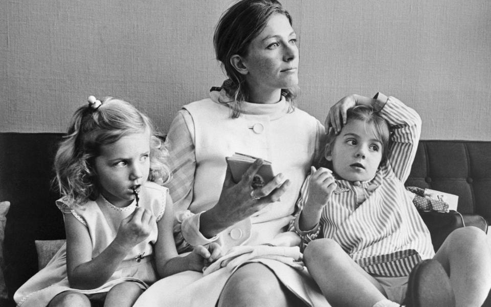 Vanessa Redgrave with her daughters, Joely (left) and Natasha - Bettmann Archive