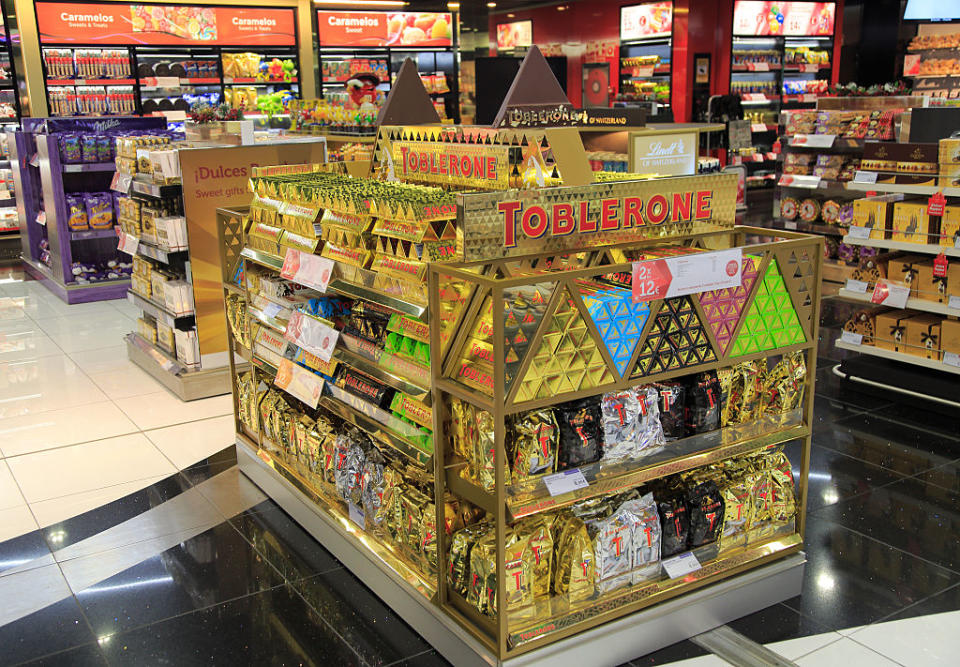 Toblerone wird seit mehr als 50 Jahren an Flughäfen verkauft, ein Viertel der gesamten Verkäufe findet dort statt. (Bild: Getty Images)