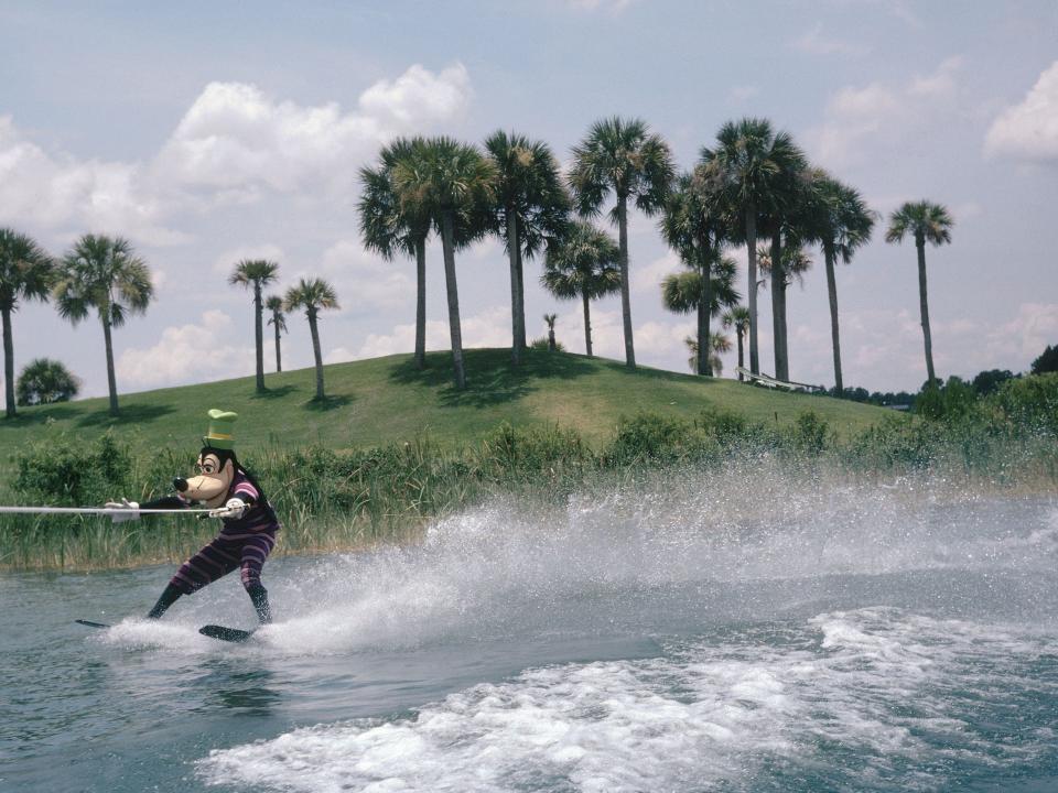 goofy waterskiing