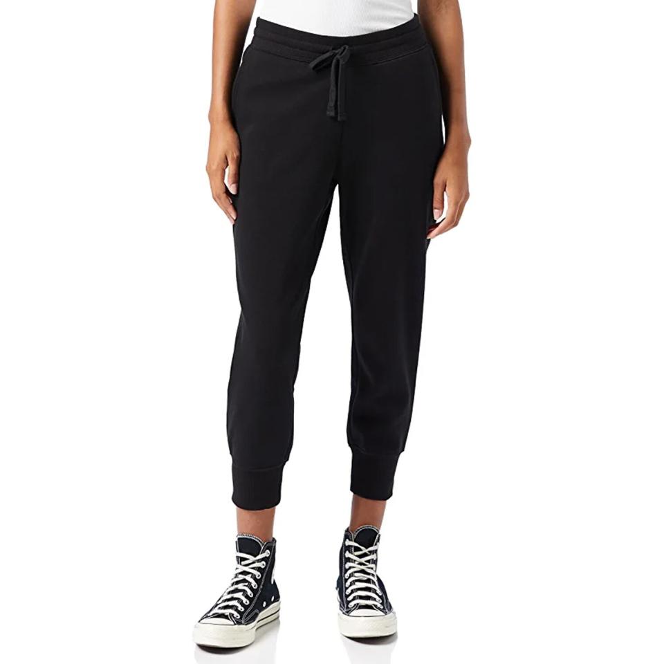 Amazon Essentials Women's French Terry Fleece Capri Jogger Sweatpant