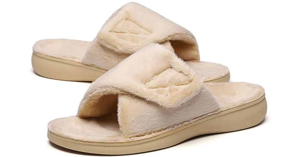 Sollbeam Fuzzy House Slippers (Photo: Amazon)