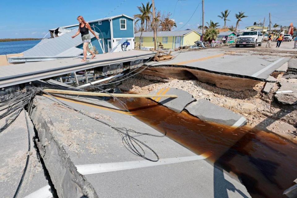 El puente de Matlacha Pine Island dañado durante el huracán Ian se ve justo antes de que comenzaran las reparaciones, el martes 4 de octubre de 2022.