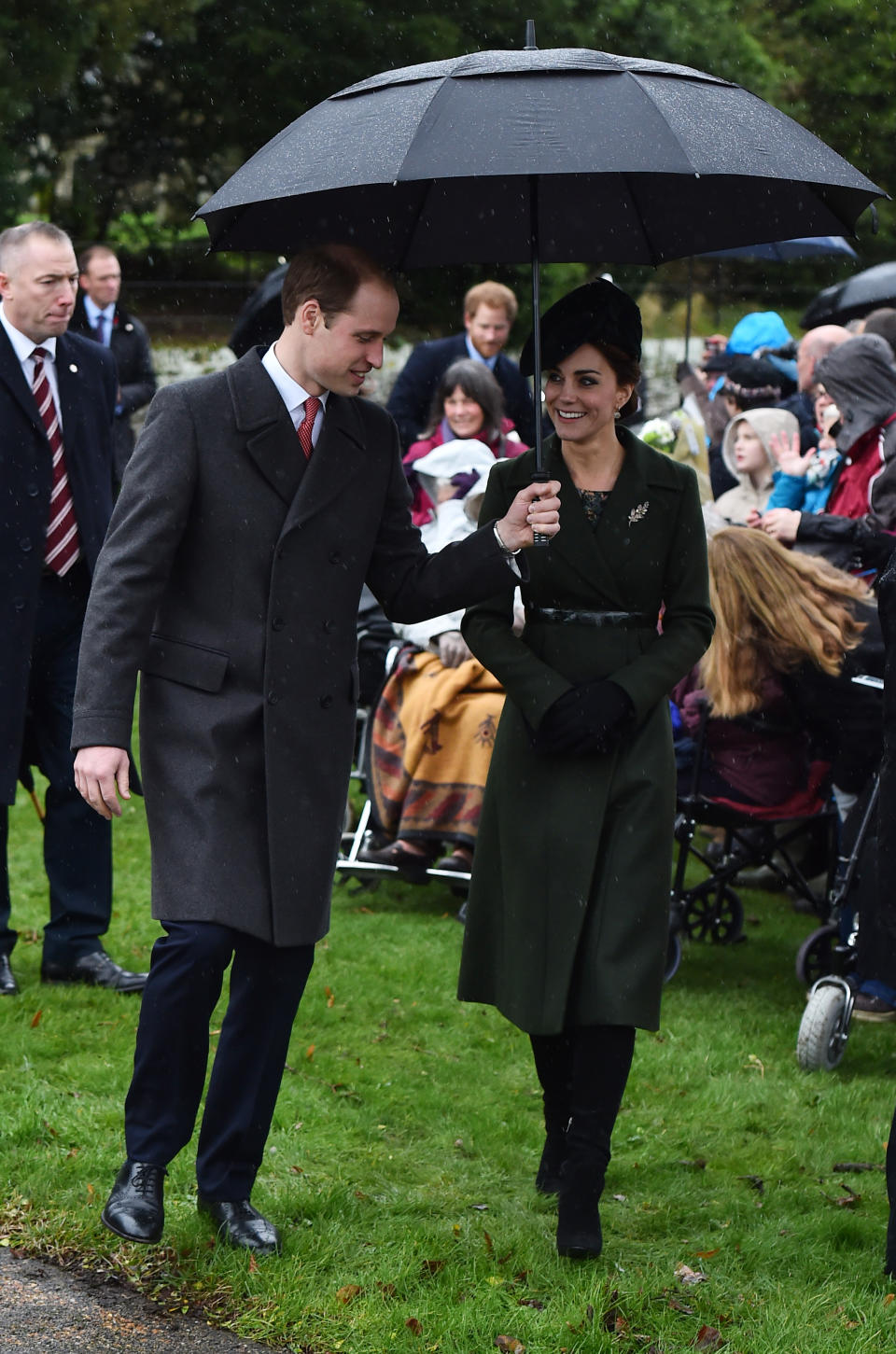 <p>In 2015, Kate wore a forest green Sportmax coat and a matching hat. She teamed it with a printed dress from Great Plains, her Aquatalia ‘Rhumba boots’ and her Mulberry Bayswater clutch bag. (Getty) </p>