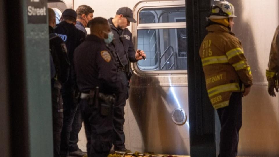 吳蜜雪週六在地鐵站被推落月台，當場遭列車撞擊身亡。（圖／翻攝自《紐約郵報》官網）