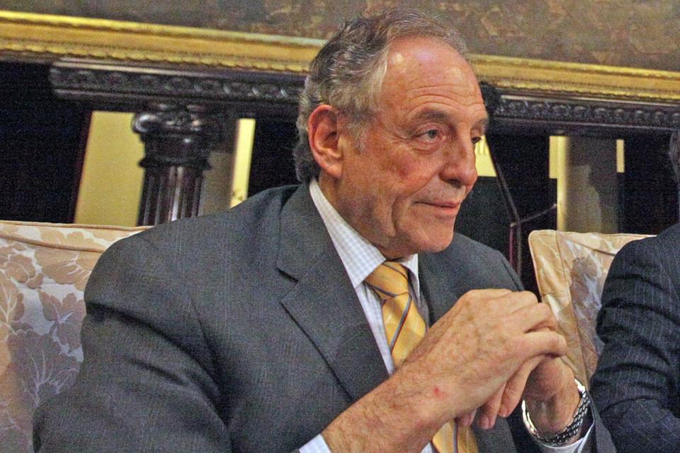 Carlos Heller es el presidente del Banco Credicoop; entidades rurales impulsan un boicot y llaman a cerrar cuentas en la entidad; es el mayor banco cooperativo de la región