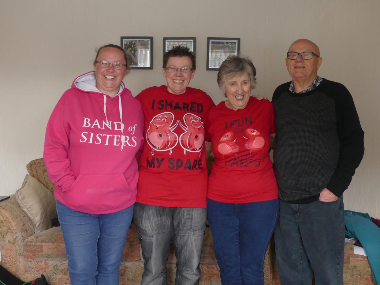 Tracey with her mum, sister and dad. (Supplied)