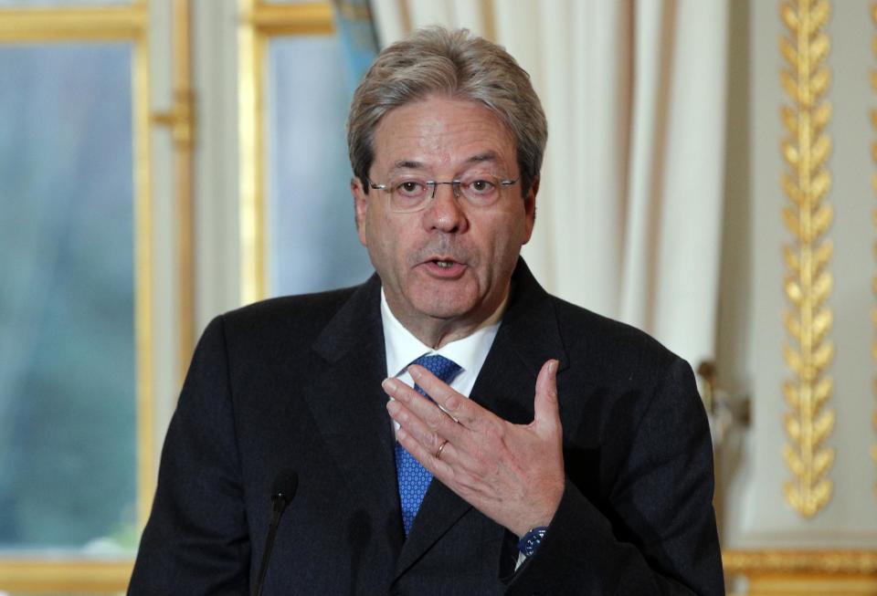 Italian Premier Paolo Gentiloni attends a press conference with French President Francois Hollande after their talks at the Elysee Palace in Paris, Tuesday, Jan.10, 2017. (AP Photo/Christophe Ena)