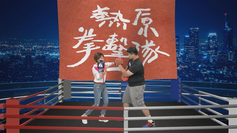朱培滋（左）跟陳哲宇教練打拳擊。（圖／鏡新聞提供）