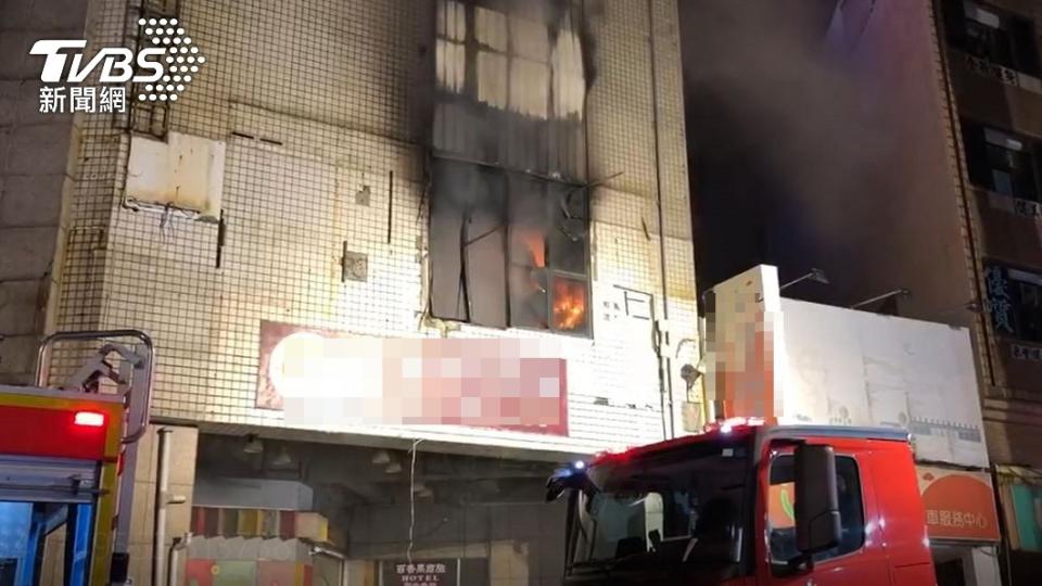 彰化喬友大樓發生火災。（圖／TVBS）