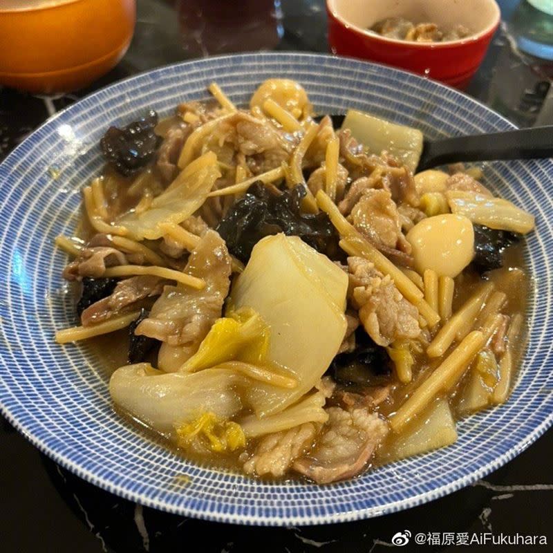 福原愛做出記憶中的料理，但不知道菜名。（圖／翻攝自 福原愛 微博）