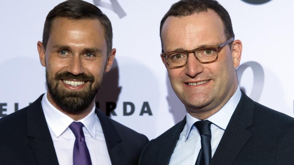 Jens Spahn (r) und sein Ehemann Daniel Funke.